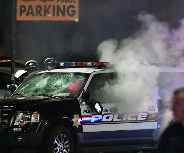 Protest-Oakland-Police-car-GettyImages-622118254.jpg