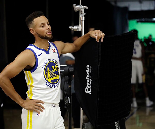 Trump Rescinds Curry's Invite to White House