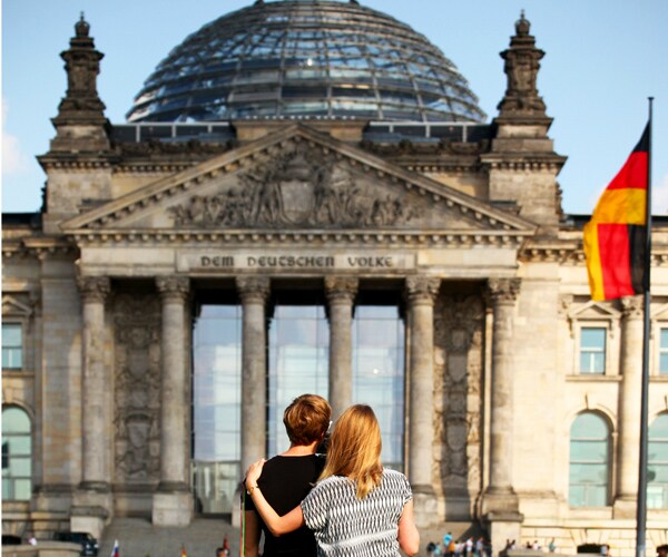 Tourists' Hitler Salutes Get Them Arrested in Berlin