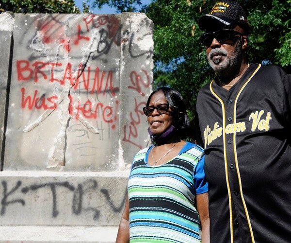 Confederate Monuments Targeted by Protests Come Down