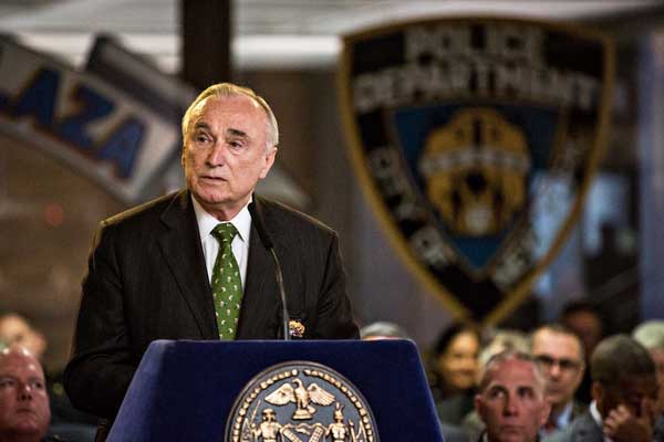 Poll: Bratton, NYC Cops Have Higher Ratings Than de Blasio