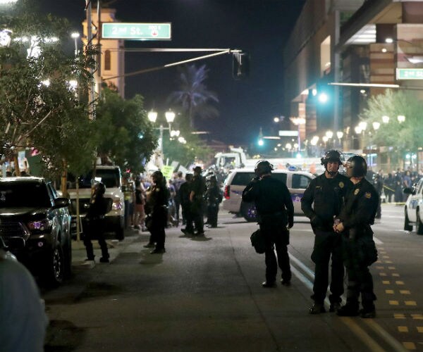 Phoenix Police Fire Pepper Spray at Protesters at Trump Rally