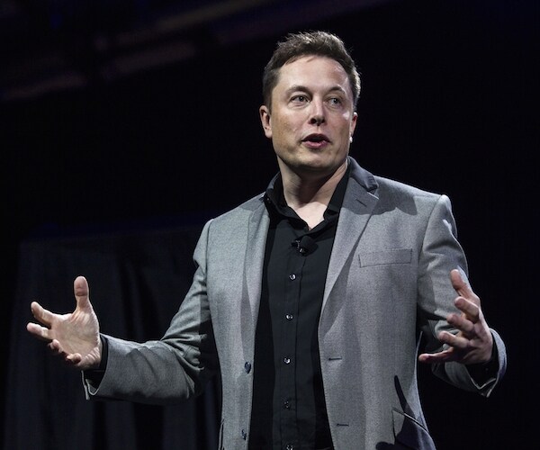 Elon Musk Challenges Regulators: Try to Keep Up on Driverless Tech