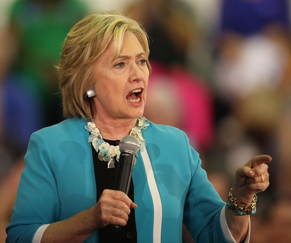  Hillary Slams GOP on Twitter Just Before Debates