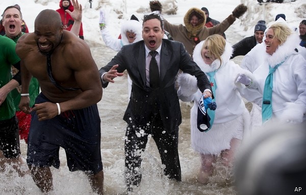 Jimmy Fallon, Chicago Mayor Emanuel Take a Chilly Dip