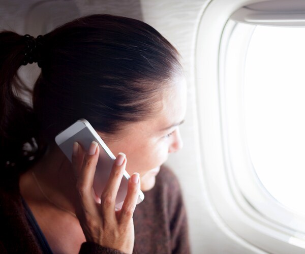 FCC Plan to Allow Cellphone Use on Planes Doesn't Fly