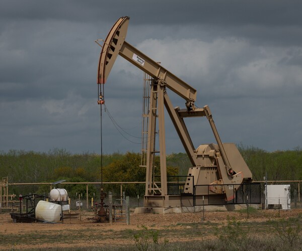 Oil Drillers in US Cut Most Rigs in a Week Since 2015 | Newsmax.com