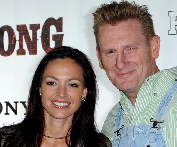 Joey Feek Says Goodbye to Stepdaughters After Stopping Cancer Treatments