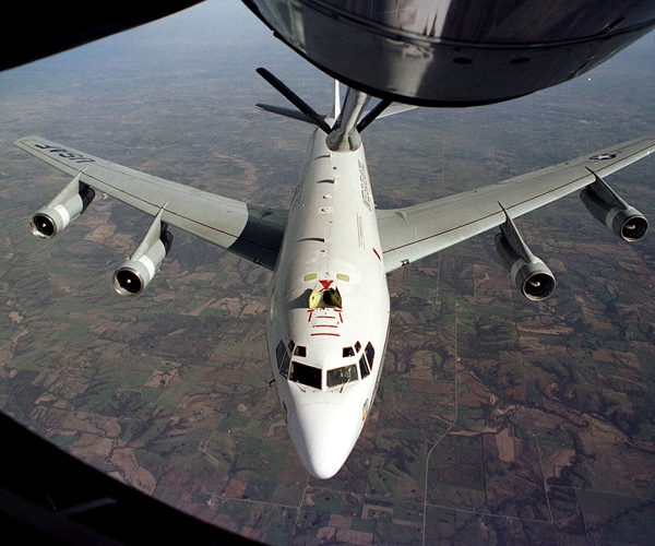 2 Chinese Jets Intercept Nuke-Sniffing US Spy Mission With a Stunt Out of 'Top Gun'