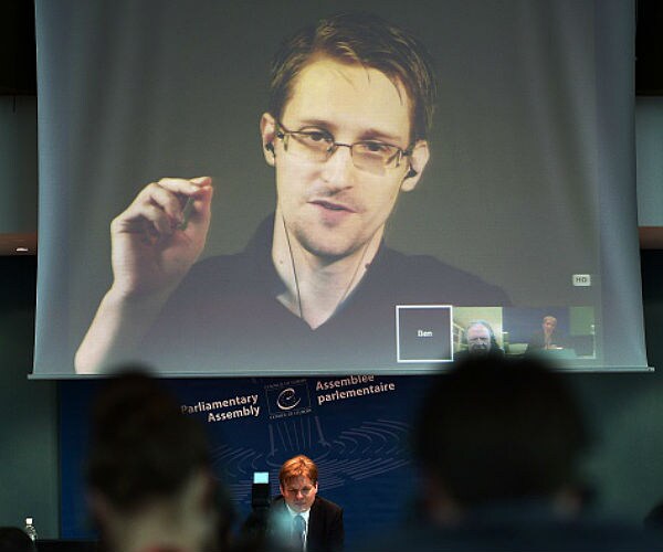 Snowden Goes on Twitter Tirade Refuting House Committee Report on Him