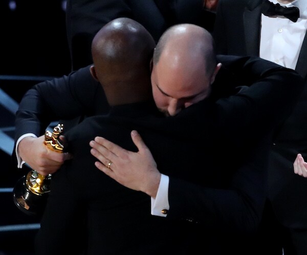 Social Media Reacts to Oscars Best Picture Mix-up