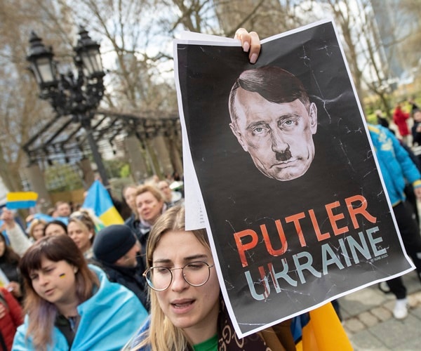 Ukraine Supporters Outnumber Pro-Russians in German Protests