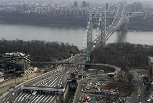 NJ Democrats Keep Heat on Christie Over Bridge Lane Closures