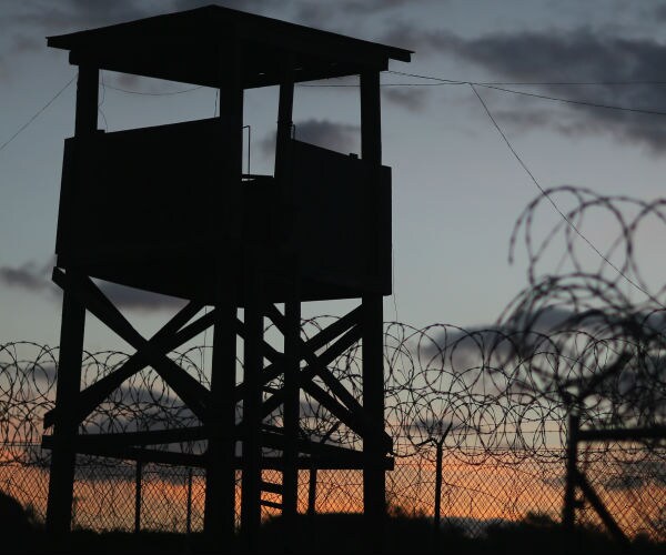 Obama Makes Last-Ditch Effort to Close Gitmo