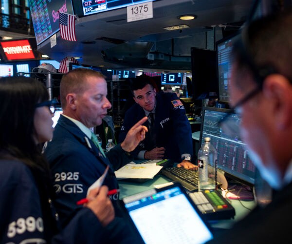 traders on the new york stock exchange