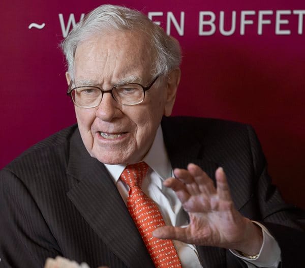 Berkshire Raises Pay for Buffett's Successor to $20M