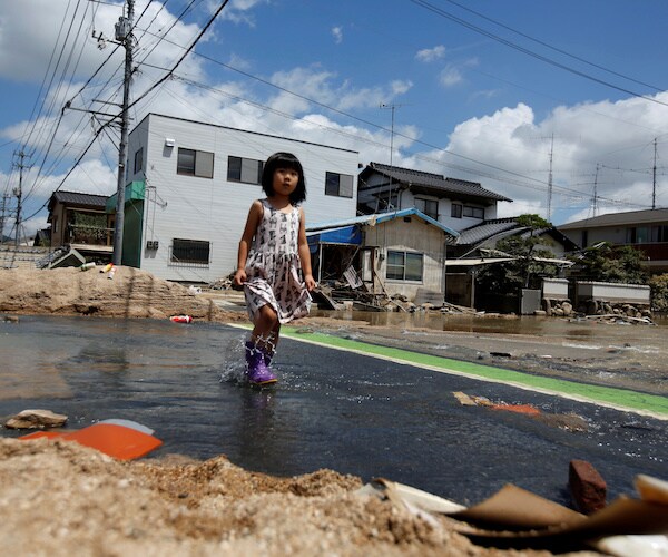 Japan Floods Toll Reaches 176 Deaths Prime Minister Visits Evacuees