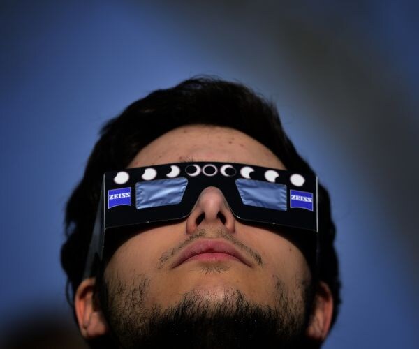 Where to Buy Eclipse Glasses: Trustworthy Sources Amid Fakes