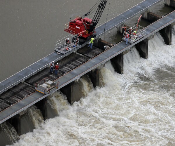 Rain in Gulf Coast Raises Fears of Flooding