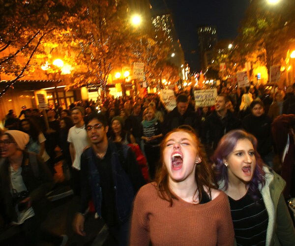 Protests of Donald Trump Spill Noisily Into US Streets