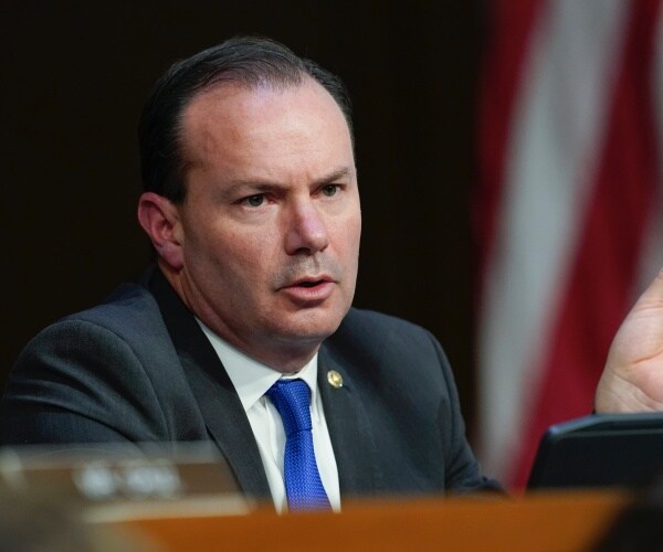 Trump Endorses Incumbent Mike Lee for Utah Senate in 2022