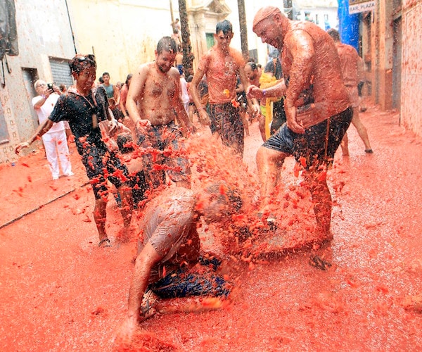 'La Tomatina,' Spain's Annual Tomato Fight, Draws Thousands