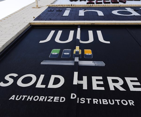 Juul Labs Replaces CEO, Halts Ads in US