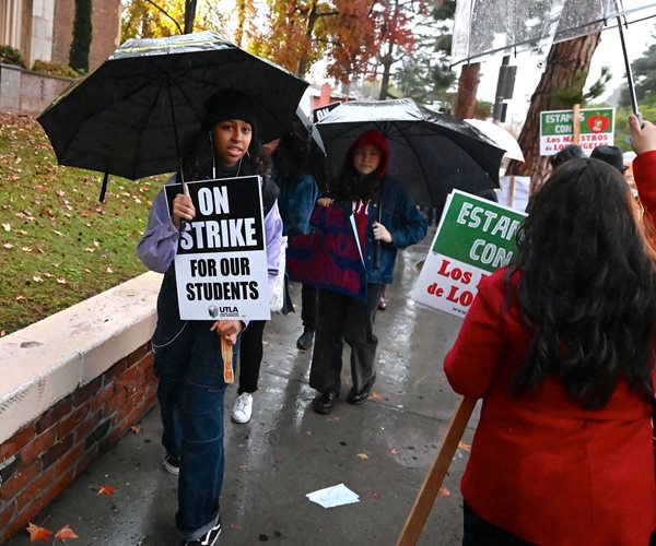 LA Teachers Go on Strike in 2nd-Largest US School District