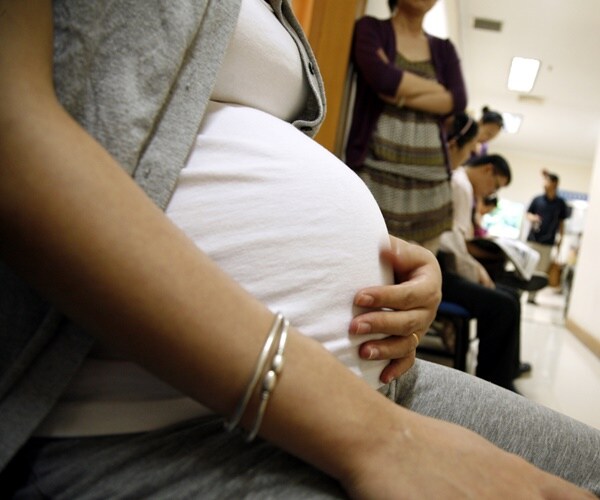 Experts: Birth Tourism an Increasing Problem