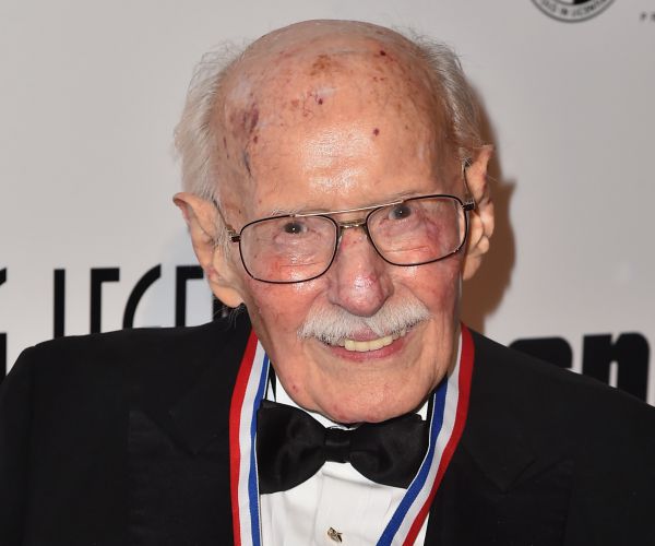 Bob Hoover, WWII Pilot Who Escaped POW Camp in Plane, Dies at 94