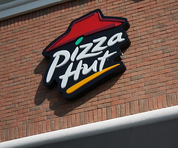 Pizza Hut Beer Delivery Expands to More Arizona, California Locations