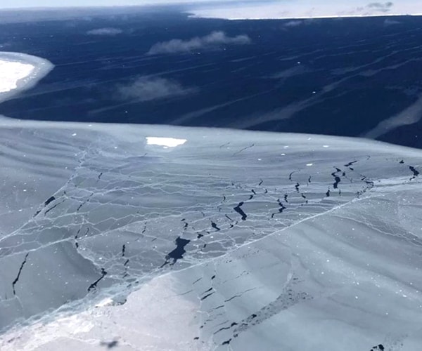 Antarctica Seafloor Exposed After 120,000 Years as Giant Iceberg Breaks Off