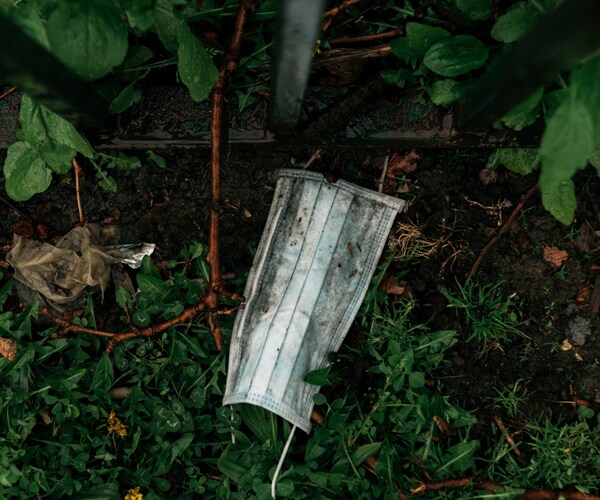 a discarded medical mask on the ground in new york city