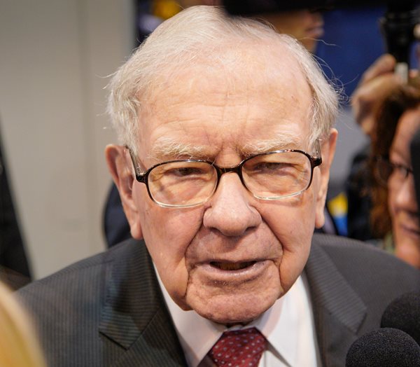 Berkshire Nears $1 Trillion Valuation After Record Profit