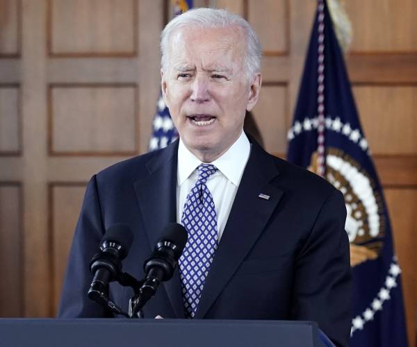 Biden Sends Xi, Putin Warning in Memorial Day Speech