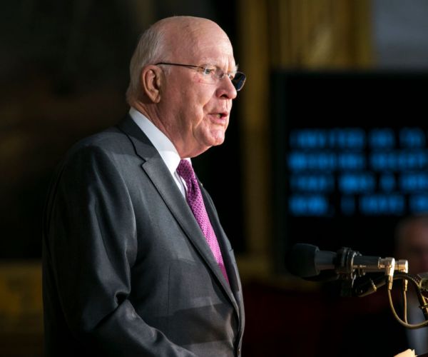 Leahy Calls for 'Urgent Hearing' on White House's 'Politicization' of Russia Probe