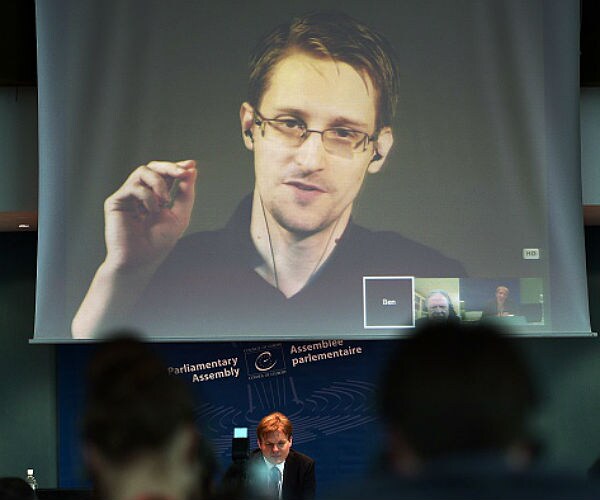 Snowden Lives 'Free' in Russia, But Thinks About Return to US