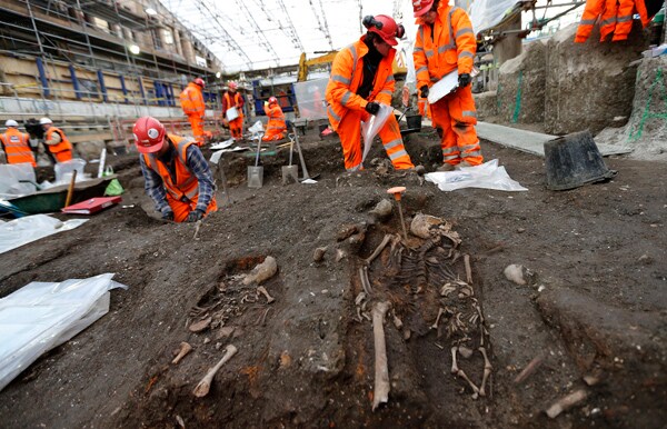 Bedlam Skeletons — 3,000 of Them — Excavated at London Burial Site 