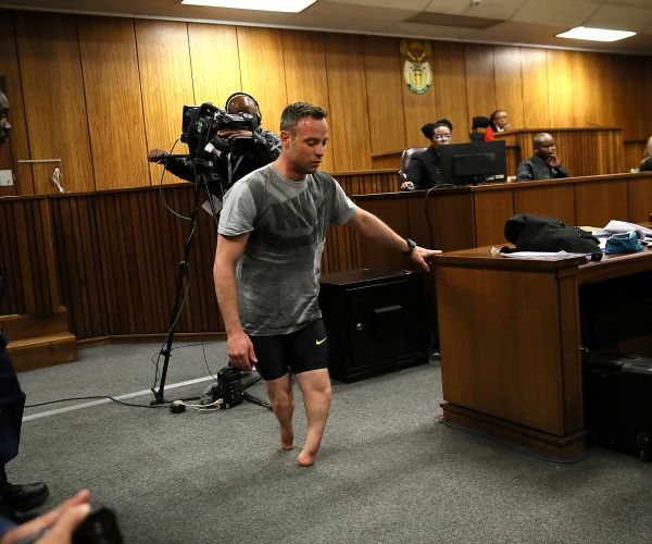 Oscar Pistorius Walks on Amputated Legs in Courtroom Ahead of Sentencing