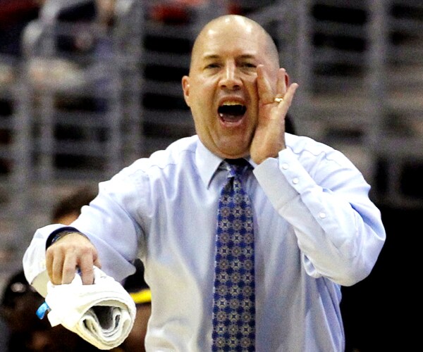 Buzz Williams Tells Virginia Tech Students to 'Quit Cussin'