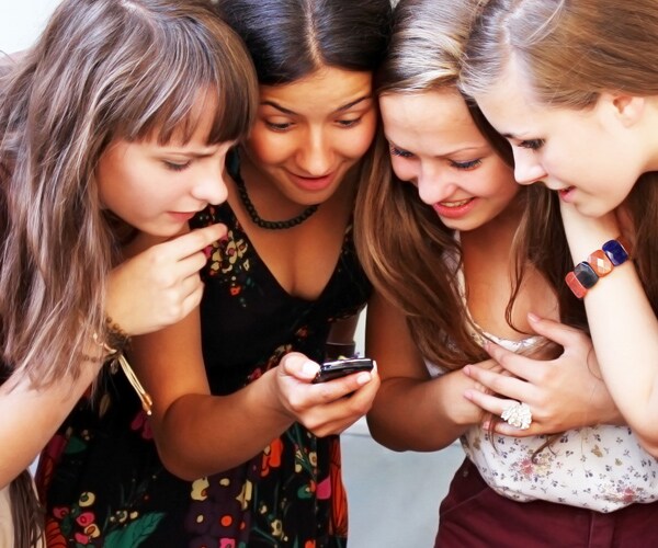 Smartphones Destroying Generation, Psychology Professor Says