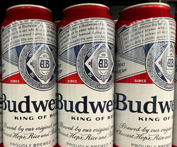 Brewer AB InBev's Shares Slip on Altria's Stake Sale 