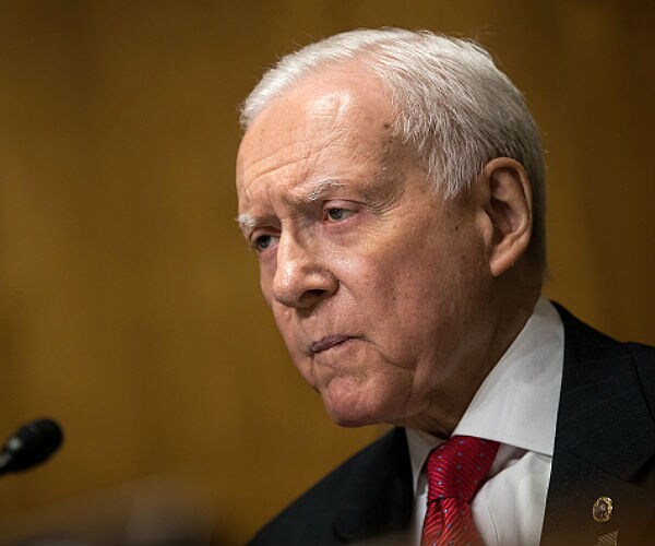 Hatch: Firing Mueller Would be a 'Grave Error'