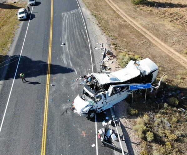 4 Die After Bus With Chinese Tourists Crashes in Utah