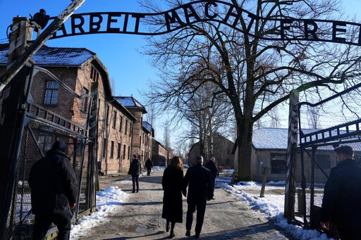 Starmer Visits Auschwitz, Vows to Fight Antisemitism He Sees Growing in UK