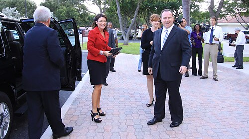 Palin Arrives at Newsmax