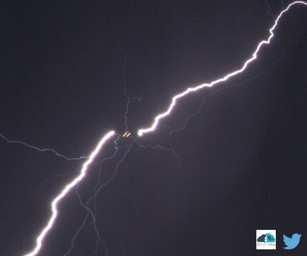 Lightning Strikes London Planes While They Land at Heathrow