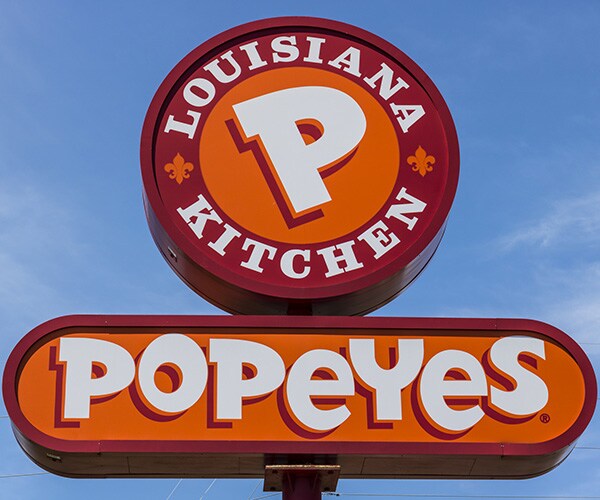 Father Shoots Robber at Texas Popeyes After Gun Pointed at Daughters