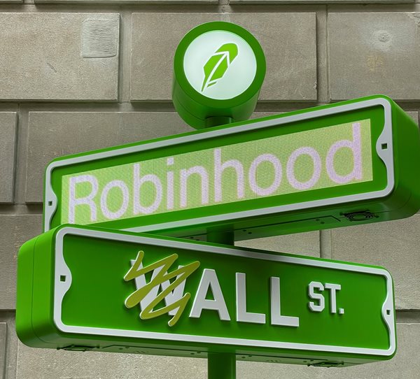 Robinhood Warns of Lower Trading Revenue in Third Quarter