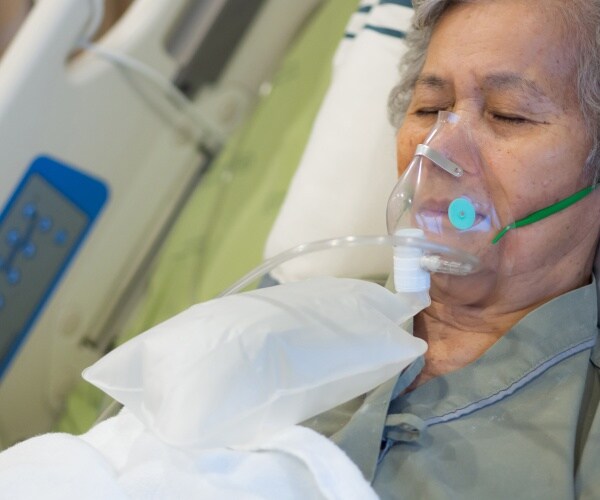 woman in hospital on oxygen